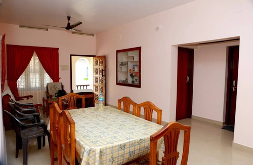 Kulanada House | Bethel House has 3 bedrooms, 2.5 bath, Kitchen and a dining area.