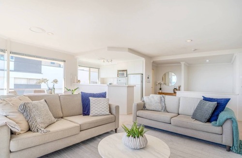 Cottesloe Condo | Breathtaking Beachside Sunsets