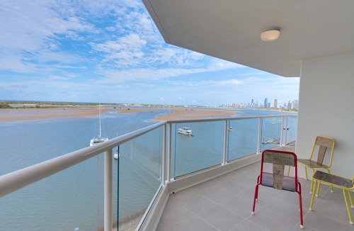 Labrador Apartment | Breathtaking Waterviews Deluxe 2 Bedroom Apartment