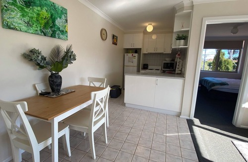 Northern Suburbs Apartment | Bright & Comfortable 1BR Unit in Trendy Brunswick!