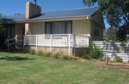Narrogin House | Bright & Fresh cottage