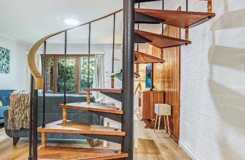Bright Villa | Cedar Cottage Unit 5