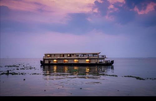 Aryad South Boat Rental | Cee Pee Houseboats
