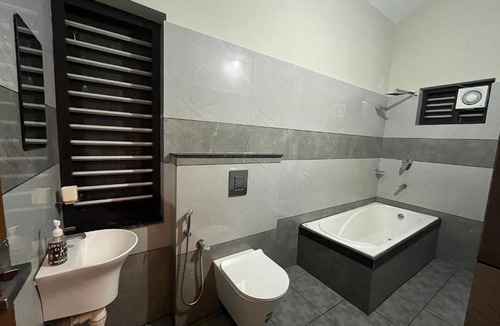 Kozhikode House | Chaithanya Residency Near to IIM & NIT Kozhikode