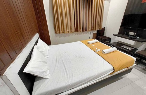 Kandiwali West House | Classic Sri Sai Regency