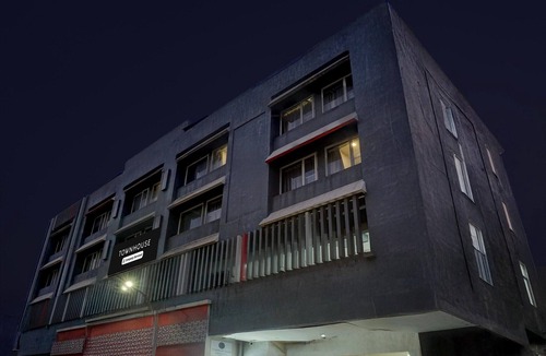 Central Pune House | Classic with BalconyHotel Town Plaza