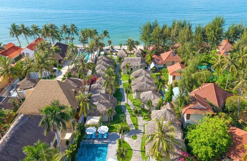 Central Mui Ne Beach Resort | Coco Cottage Beachfront Resort