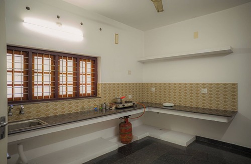 Mararikulam House | Comfortable Stay Near Marari 4 Bedroom Home with Kitchen