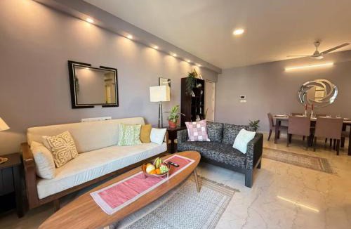 F Block BKC Apartment | ConnektHomes - 5 Star Luxury 2Bed2Bath Nr Asian Heart BKC - Pool