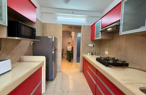 F Block BKC Apartment | ConnektHomes - 5 Star Luxury 2Bed2Bath Nr Asian Heart BKC - Pool