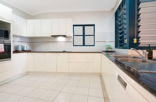 Darwin City Centre Apartment | Convenient CBD Location, Pool/Gym + walk to shops