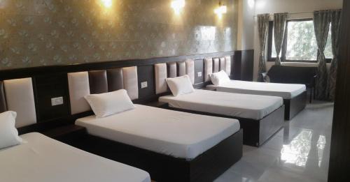 Almora Bed & Breakfast | Cottage Club Inn