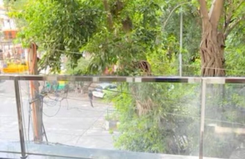 Kalkaji Apartment | Cozy 1-bedroom apartment in wonderful New Delhi with AC