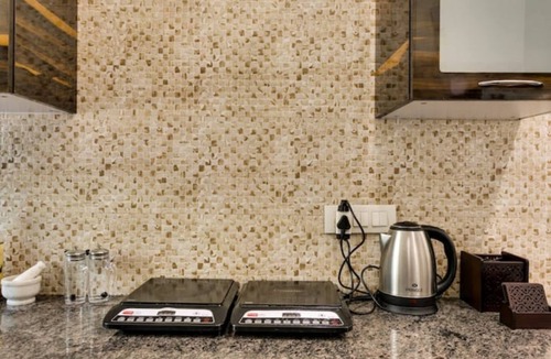 Block A House | Cozy Getaway: Phase 1, Behind Mega Mall Clean and modern! Breakfast Included !