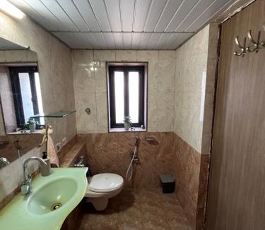 Aarey Colony House | Cozy private Room in shared apt of Royal Palms