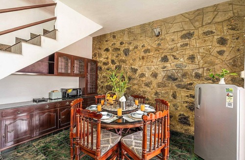 Changanacherry House | DanCenter Lakshmipuram Palace by CheckIn