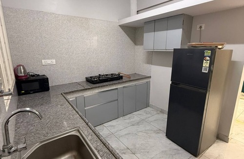 Pulikeshi Nagar Apartment | Delightful 1-bedroom Fully furnished Apartment with AC in Frazer Town Bengaluru