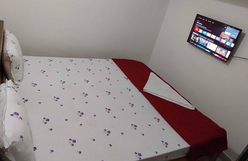Puri Apartment | Delux Bedroom with AC, Walkable Distance from Puri Bus stand and Railway Station