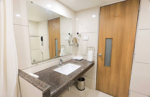 Sayajiganj Hotel | Deluxe room at Palette Hotel Surya Vadodara