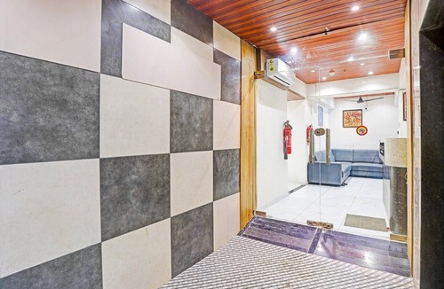 Udhna House | DeluxeButler Road Near Maripur Chowk