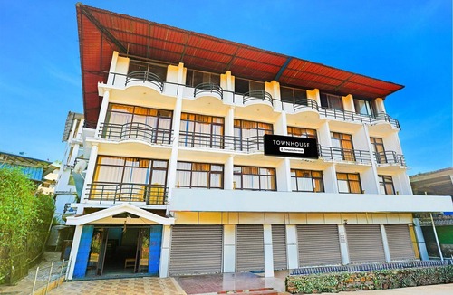 Stuart Hill House | DeluxeHotel Raj