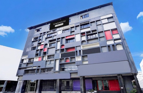 Nagpur House | DeluxeTownhouse Nagpur Railway Station