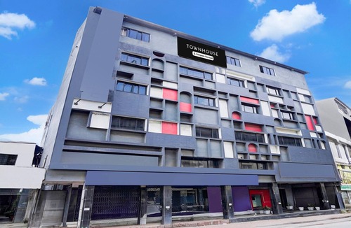 Nagpur House | DeluxeTownhouse Nagpur Railway Station