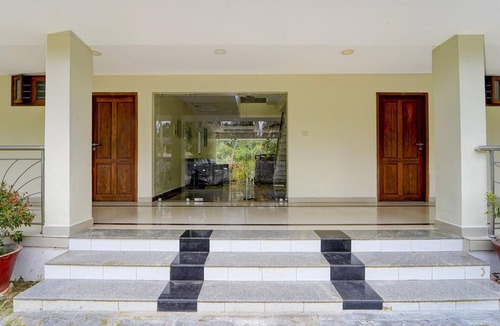 Thiruvananthapuram House | DeluxeTownhouse Oak Thiruvallam Lakeview