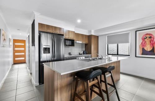 Caboolture South House | Dingo Den!