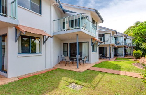 Tin Can Bay Hotel | Dolphin Waters