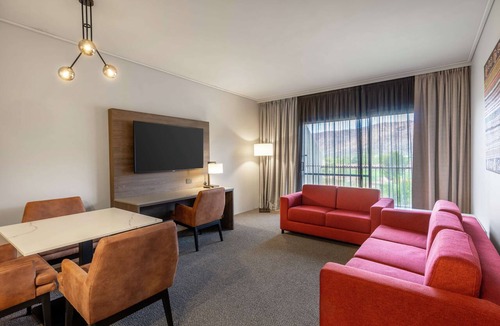 Desert Springs Hotel | DoubleTree by Hilton Alice Springs