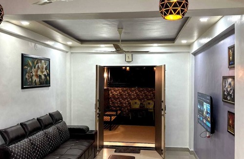 Parshwapuram House | DreamsKape Villa by CozyCub Stays in LONAVALA - 4BHK WITH POOL & JACUZZI !