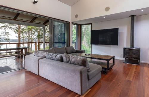 Smiths Lake House | Dux Nutz