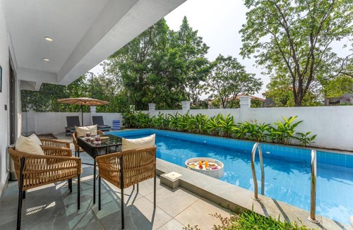 Siolim Villa | ELIVAAS Signature Casa Del Mundo With Pvt Pool, Bar, Lift & Scenic Hill Vistas