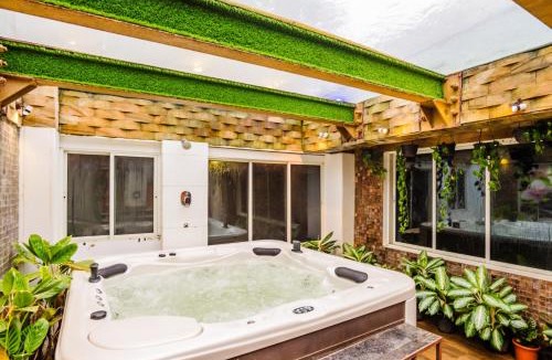 Kune N.m. House | ELIVAAS Signature Moonstone Meadows Suite By Alaya Stays With Shared Pool, Garden, Gazebo, & Jacuzzi