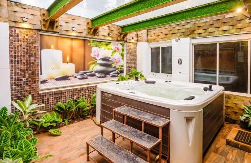 Kune N.m. House | ELIVAAS Signature Moonstone Meadows Suite By Alaya Stays With Shared Pool, Garden, Gazebo, & Jacuzzi