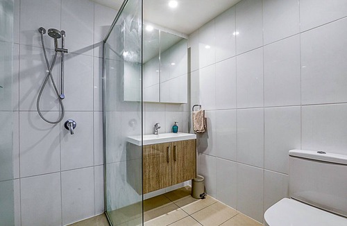 Barton Apartment | Executive Apartment - Views of Parliament House