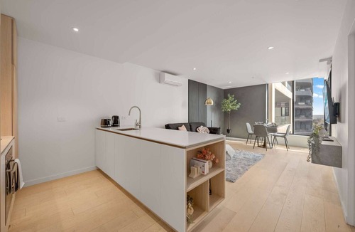 Moonee Ponds Apartment | Executive Designer Dreaming Home with All you need