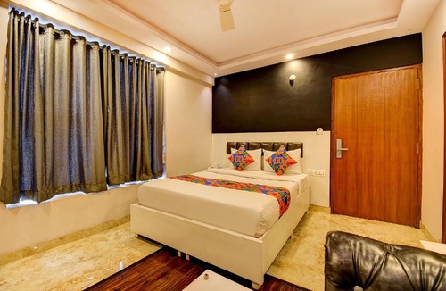 Jayanagar Hotel | FabHotel Cozzy Inn - Jayanagar