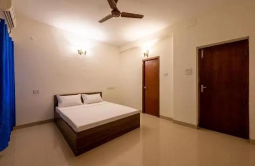 Injambakkam Hotel | FabHotel Nayana Square