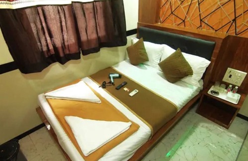 Goregaon East Hotel | Fabhotel Star Hill