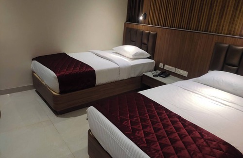 Madurai Hotel | Fabulous 3-bedroom hotel with AC in Anuppanadi