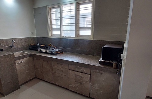 Dumas House | Family home near Airport & convention center, withFree Wi-Fi & aminities.
