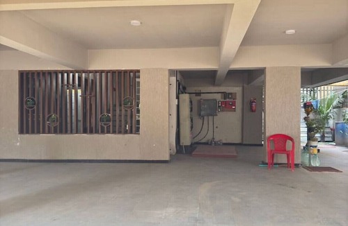 Pimpri - Chinchwad Condo | Finch Hideaway: 2BHK AC Flat in Pimple Nilakh