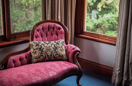 Strahan Hotel | Franklin Manor