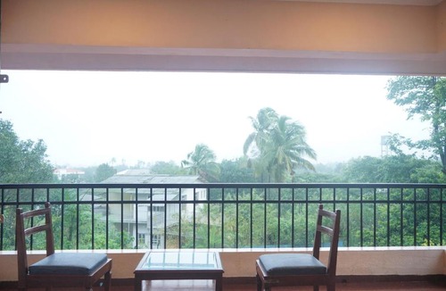 Arsiwalla Villa Villa | Gen-Z Villa with Hill View from Balcony & Spacious Pool Area & AC