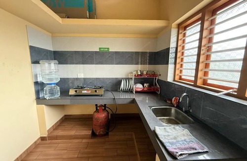 Kalpetta Apartment | Gorgeous 6-bedroom apartment in delightful Kalpetta North perfect for groups