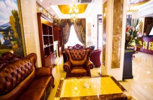 Hongqi District Hotel | Greentree Inn