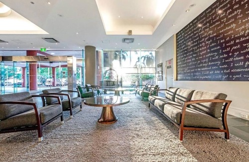 Darwin City Centre Apartment | Harbourfront Darwin Escape with Sea Views and Pool