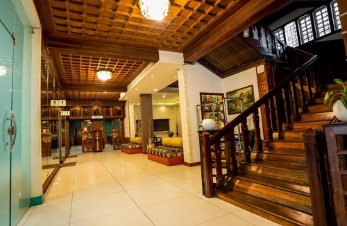Moolakadai Hotel | Hill View Munnar